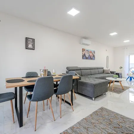 Apartment With Parking Space - 24072 Vir